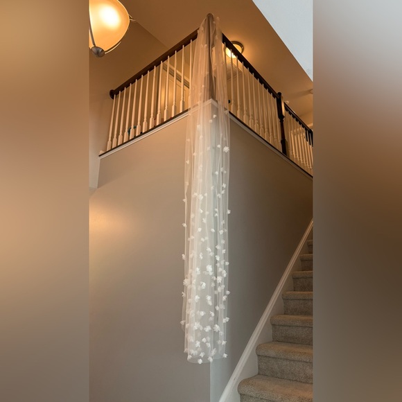 Elegant White Floral Wedding Veil main image 4